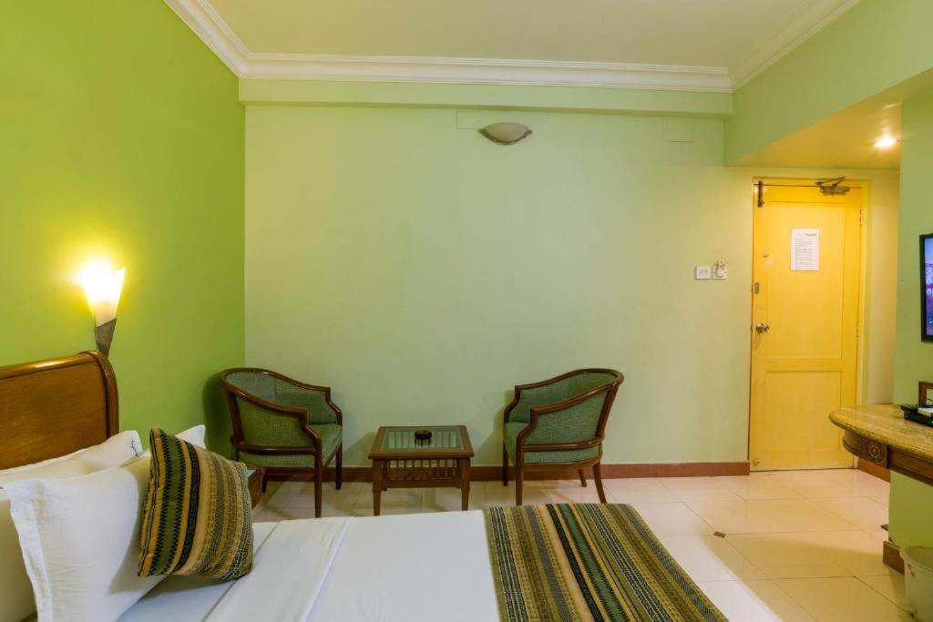 Crescent Park Hotel Chennai Exterior photo